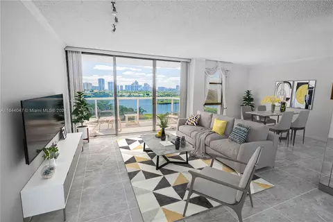 3675 N Country Club Dr #904, Aventura, FL 33180