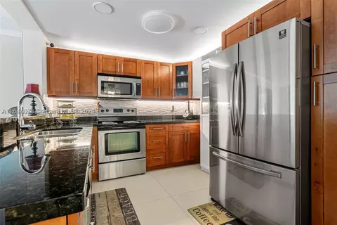 401 NE 14th Ave #104, Hallandale Beach, FL 33009