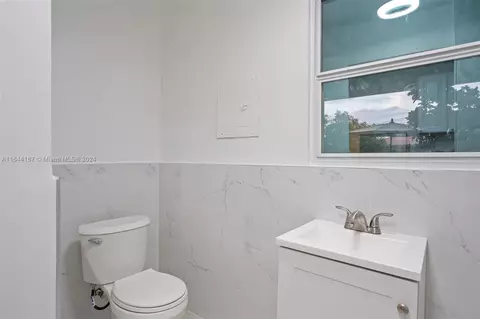 670 E 36th St, Hialeah, FL 33013 photo 36