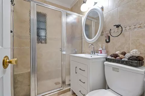 670 E 36th St, Hialeah, FL 33013 photo 19