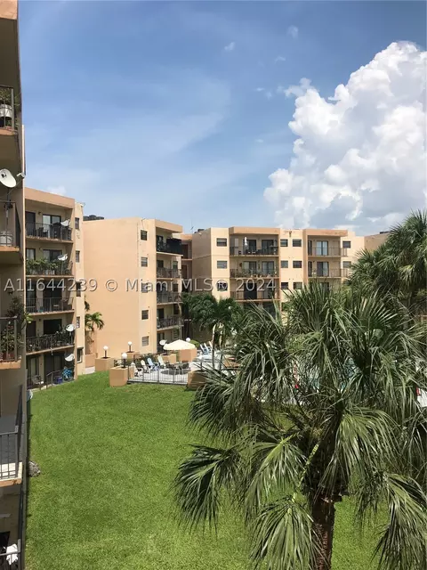 1820 W 53rd St #216, Hialeah, FL 33012