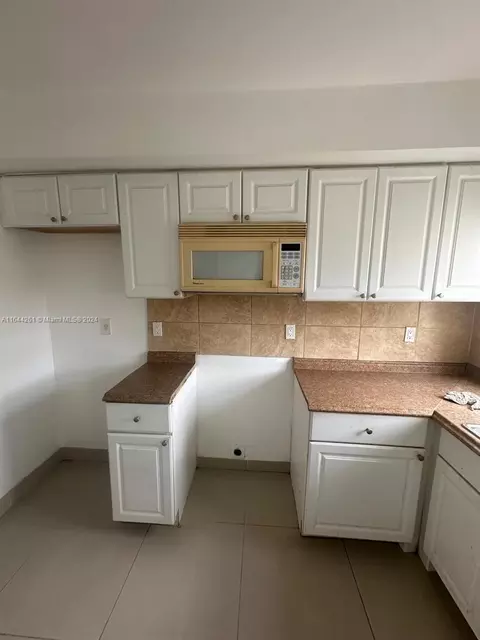 306 NW 85th St #306, Miami, FL 33150