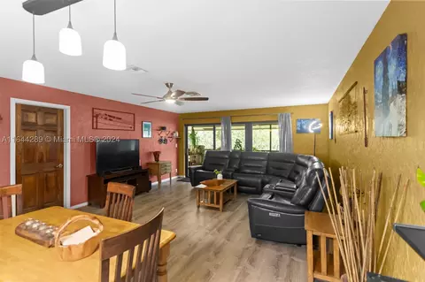 216 W Laurel Dr #1307, Margate, FL 33063