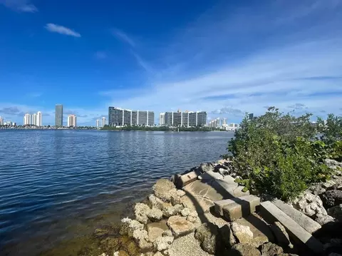 3255 NE 184 St #12-206, Aventura, FL 33160