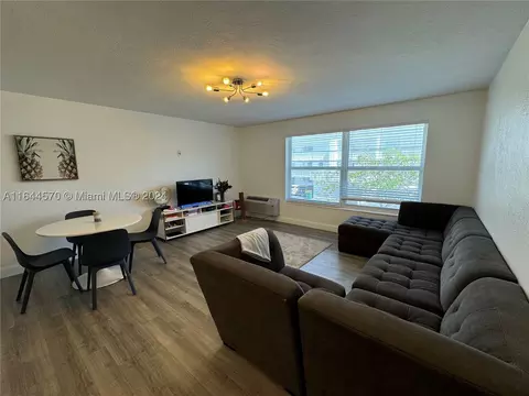 195 Sunrise Dr #9, Key Biscayne, FL 33149