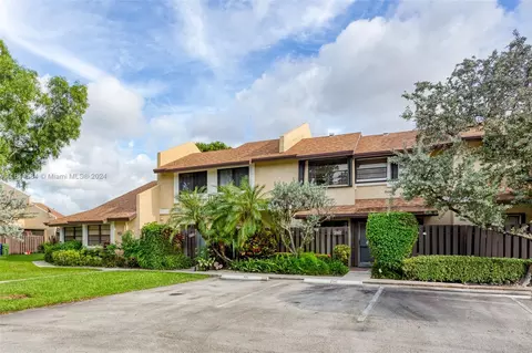 290 SW 97th Ter, Pembroke Pines, FL 33025