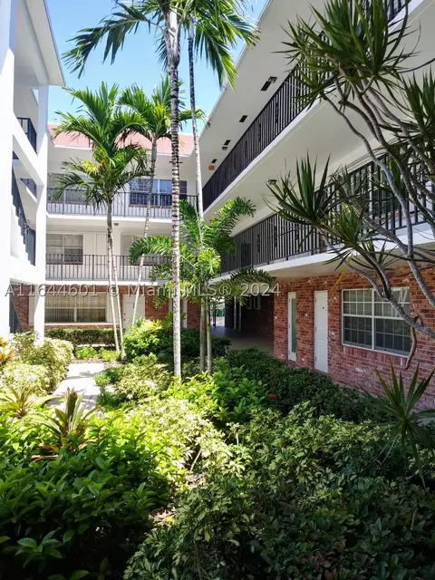 2424 NE 9th St #205, Fort Lauderdale, FL 33304