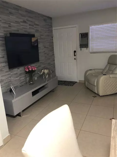 2281 W 53rd Pl #2281, Hialeah, FL 33016 photo 1