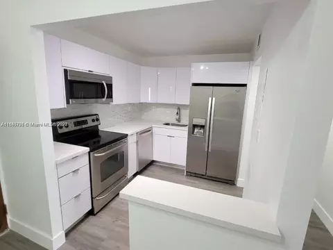 5201 NW 7th St #211, Miami, FL 33126