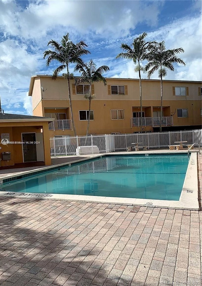 6245 Kendale Lakes Cir Unit 210  