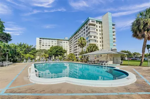 4330 Hillcrest Dr #714, Hollywood, FL 33021