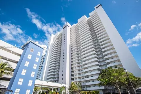 14951 Royal Oaks Ln #1009, North Miami, FL 33181