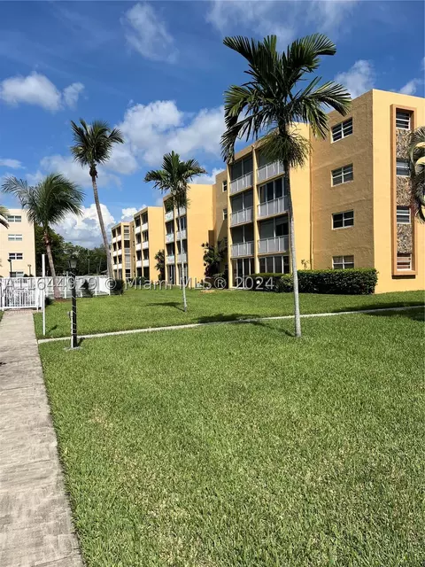 202 SE 10th St #308, Dania Beach, FL 33004