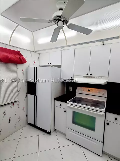 10332 Sunrise Lakes Blvd #112, Sunrise, FL 33322