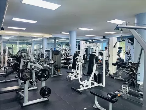 5091 NW 7th St #611, Miami, FL 33126