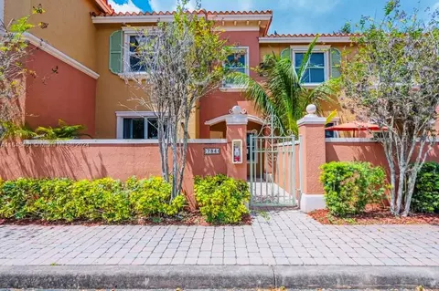 784 SW 106th Ave #1902, Pembroke Pines, FL 33025