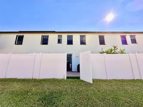 Exterior - 10832 W 33rd Way #10832, Hialeah, FL 33018 photo 8 of 14