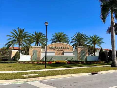 10832 W 33rd Way #10832, Hialeah, FL 33018
