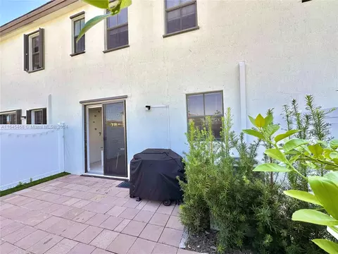 Exterior - 10832 W 33rd Way #10832, Hialeah, FL 33018 photo 4 of 14