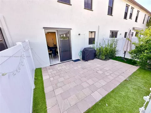 Exterior - 10832 W 33rd Way #10832, Hialeah, FL 33018 photo 6 of 14