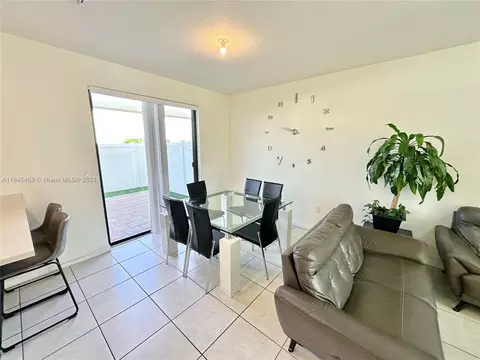 Dining - 10832 W 33rd Way #10832, Hialeah, FL 33018 photo 1 of 1