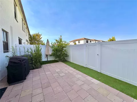 Exterior - 10832 W 33rd Way #10832, Hialeah, FL 33018 photo 2 of 14