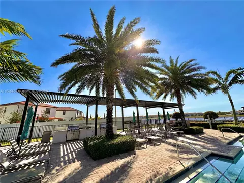 Exterior - 10832 W 33rd Way #10832, Hialeah, FL 33018 photo 10 of 14