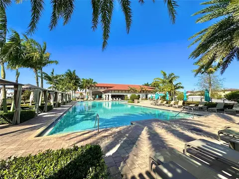 Exterior - 10832 W 33rd Way #10832, Hialeah, FL 33018 photo 11 of 14