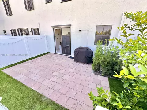 Exterior - 10832 W 33rd Way #10832, Hialeah, FL 33018 photo 7 of 14