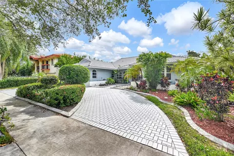 16818 NW 82nd Ct, Miami Lakes, FL 33016