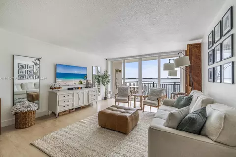 770 NE 69th St #3F, Miami, FL 33138