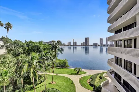 3000 Island Blvd #403, Aventura, FL 33160