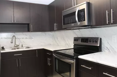 7000 NW 186th St #4-218, Hialeah, FL 33015