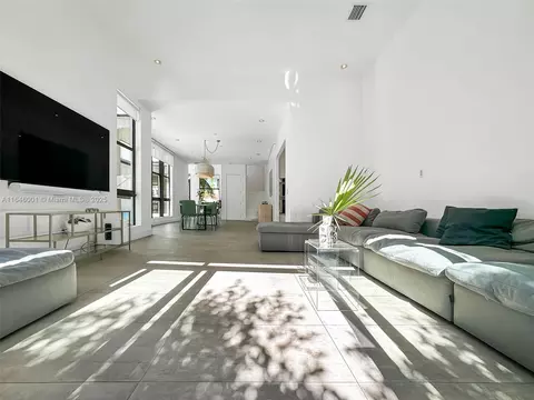 561 Hampton Ln, Key Biscayne, FL 33149 photo 10