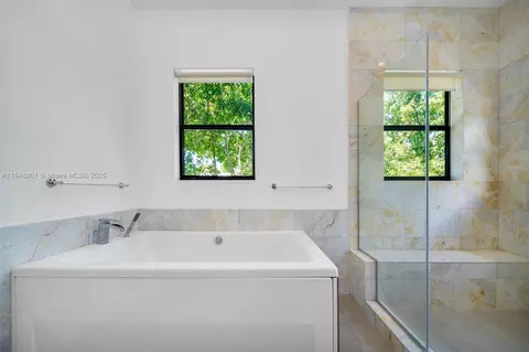 561 Hampton Ln, Key Biscayne, FL 33149 photo 25