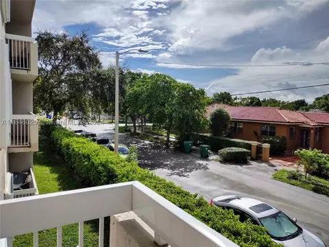 600 NW 32nd Pl #212, Miami, FL 33125
