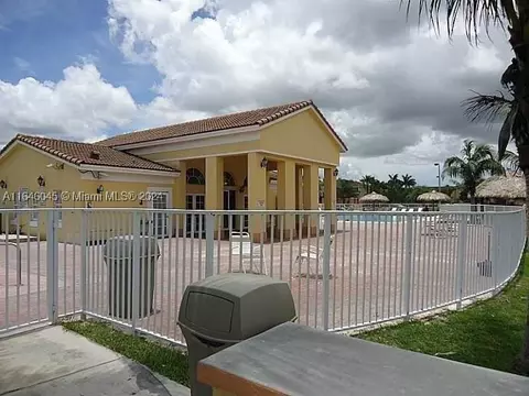 1662 SE 27th Dr #207, Homestead, FL 33035
