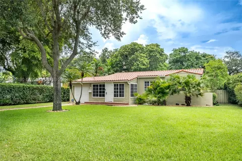 1065 NE 120th St, Biscayne Park, FL 33161