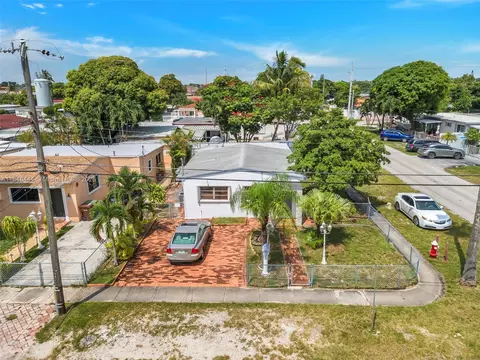 4296 E 9th Ln, Hialeah, FL 33013 photo 1