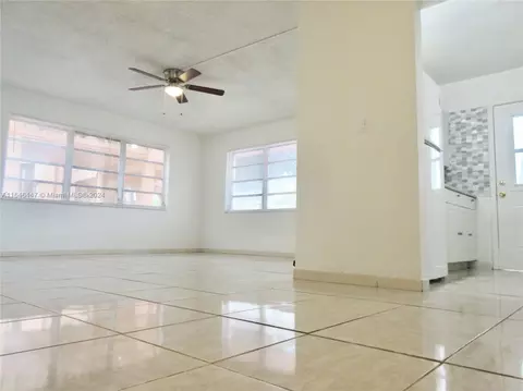 20275 NE 2nd Ave #8, Miami, FL 33179