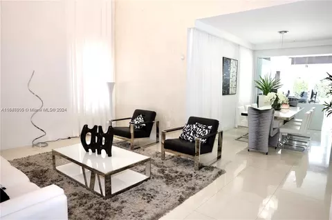 11420 NW 82nd Ter, Doral, FL 33178
