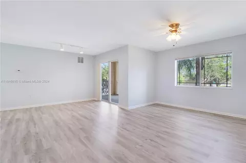 131 SW Palm Dr #205, Port Saint Lucie, FL 34986