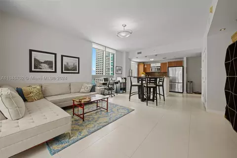 300 S Biscayne Blvd #2501, Miami, FL 33131