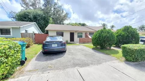 1350 NE 145th St, Miami, FL 33161