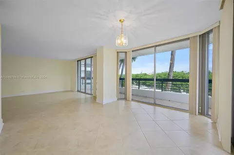 3500 Mystic Pointe Dr #305, Aventura, FL 33180