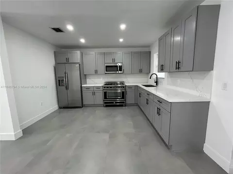 735 W 73rd Pl, Hialeah, FL 33014 photo 16