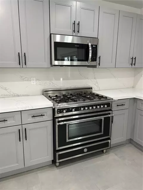 735 W 73rd Pl, Hialeah, FL 33014 photo 5