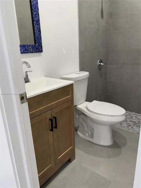 735 W 73rd Pl, Hialeah, FL 33014 photo 10