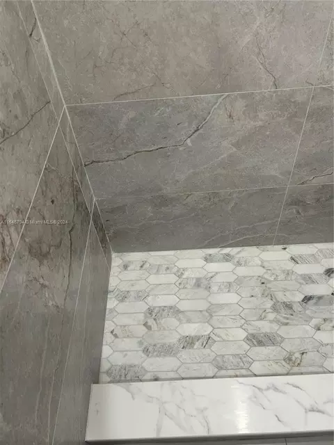 735 W 73rd Pl, Hialeah, FL 33014 photo 9