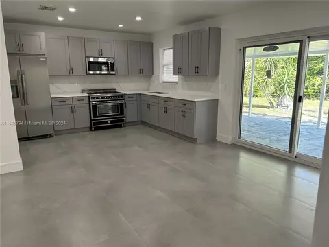 735 W 73rd Pl, Hialeah, FL 33014 photo 14